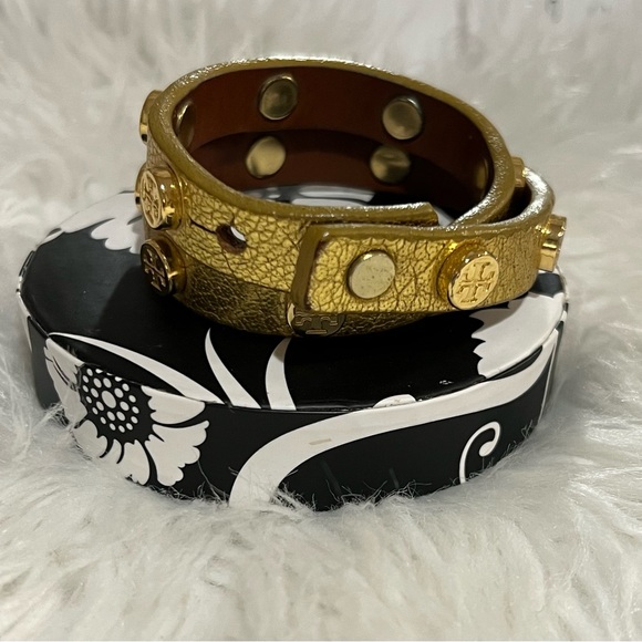 Tory Burch- Miller Leather Double Wrap Stud Bracelet in gold ✨ - Picture 2 of 9